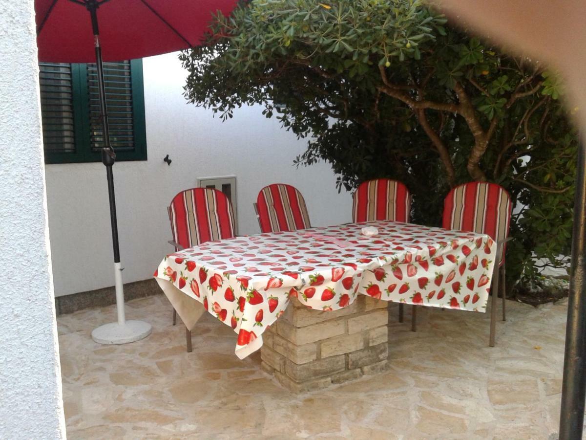 Apartment Milka Petrcane Ngoại thất bức ảnh