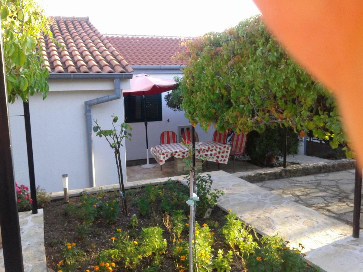 Apartment Milka Petrcane Ngoại thất bức ảnh